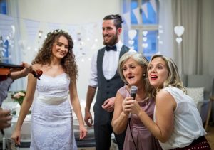 שיר עם קליפ חברים לחתונה